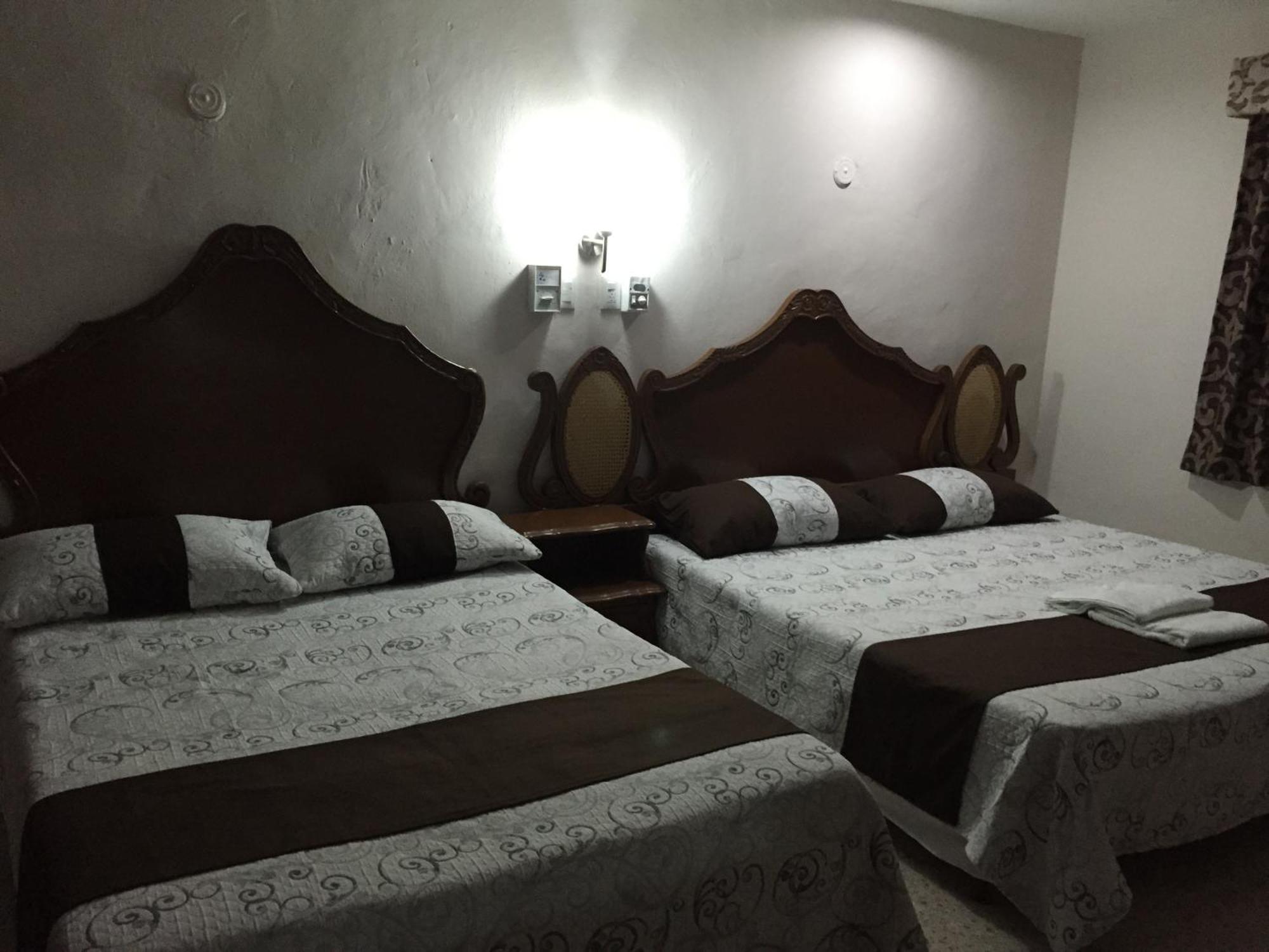 Hostal Kin-Beh Vandrerhjem Valladolid  Eksteriør bilde